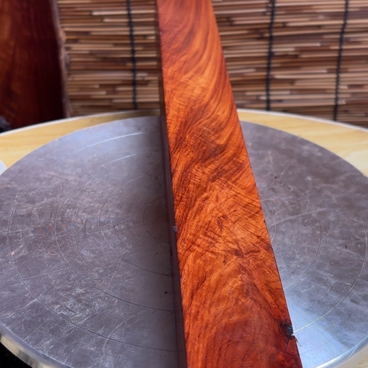 大叶紫檀（黑酸枝木类）