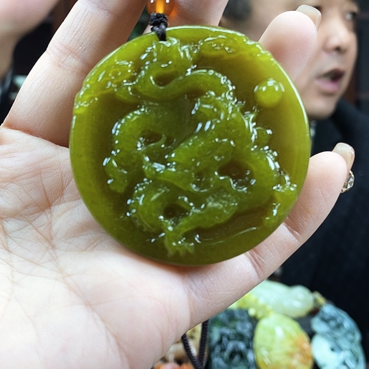 蛇纹石玉吊坠未镶嵌