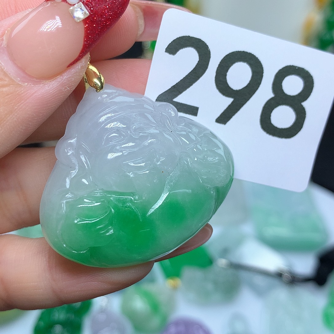 翡翠吊坠(赠链)未镶嵌