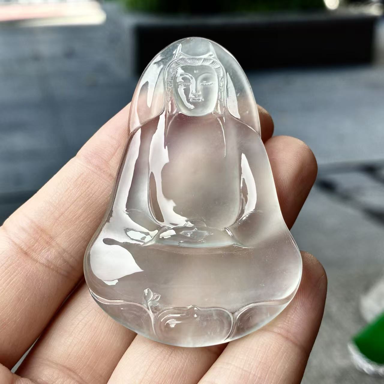 天然a货缅甸翡翠尺寸59.7/39/5.6，玻璃种素衣观音吊坠，水润冰透