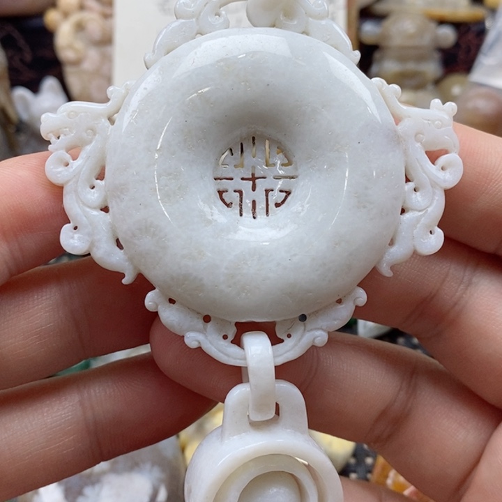 硅化珊瑚（珊瑚玉）颈饰未镶嵌