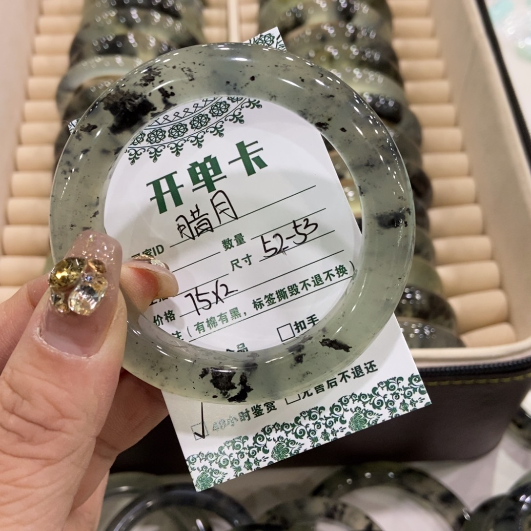 腊***月蛇纹石玉未镶嵌手镯