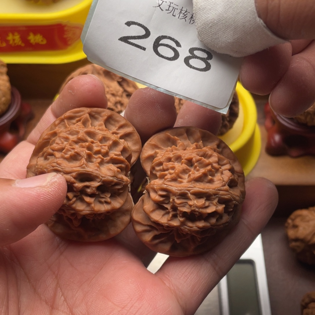 文玩核桃吊坠46宫灯