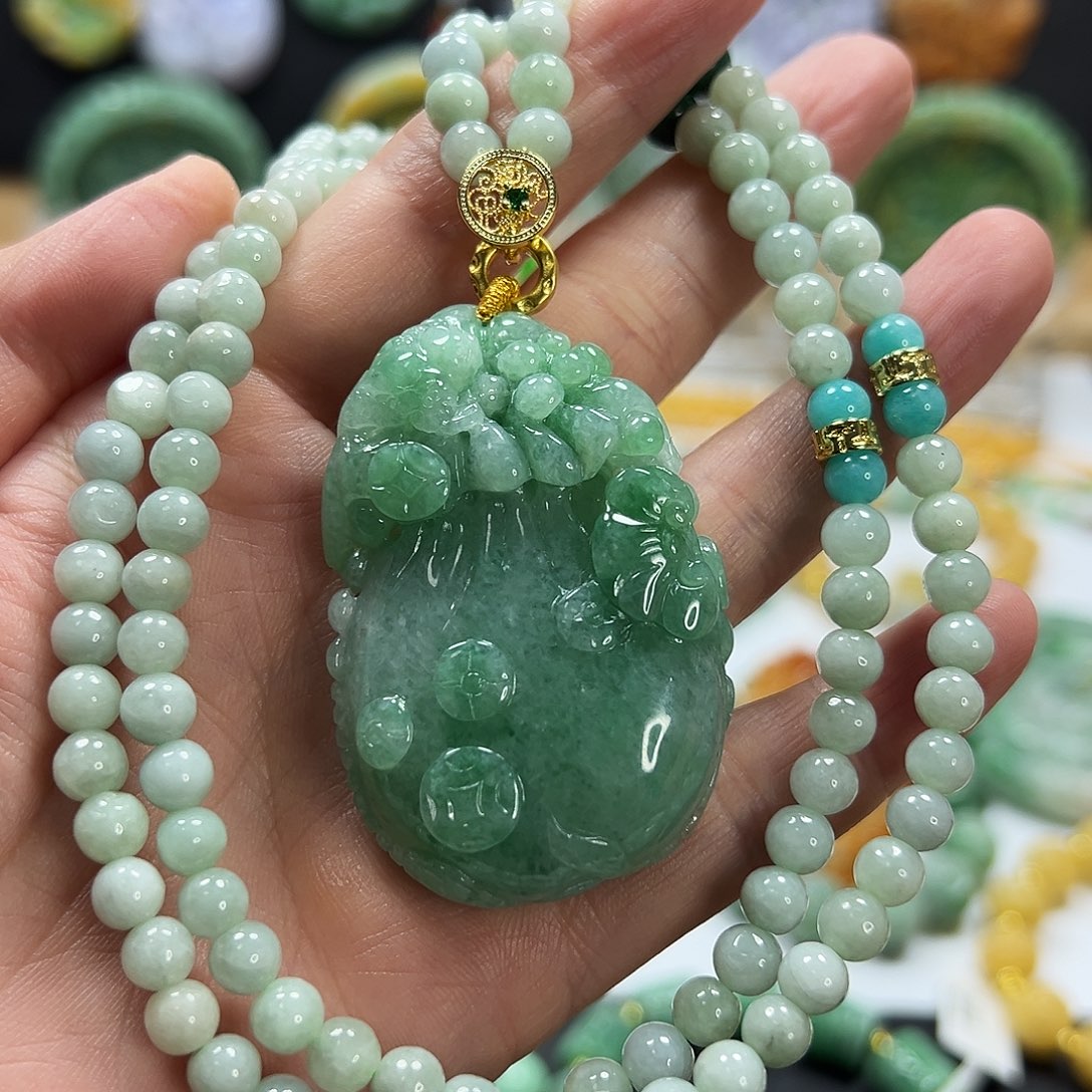 翡翠未镶嵌颈饰吊坠