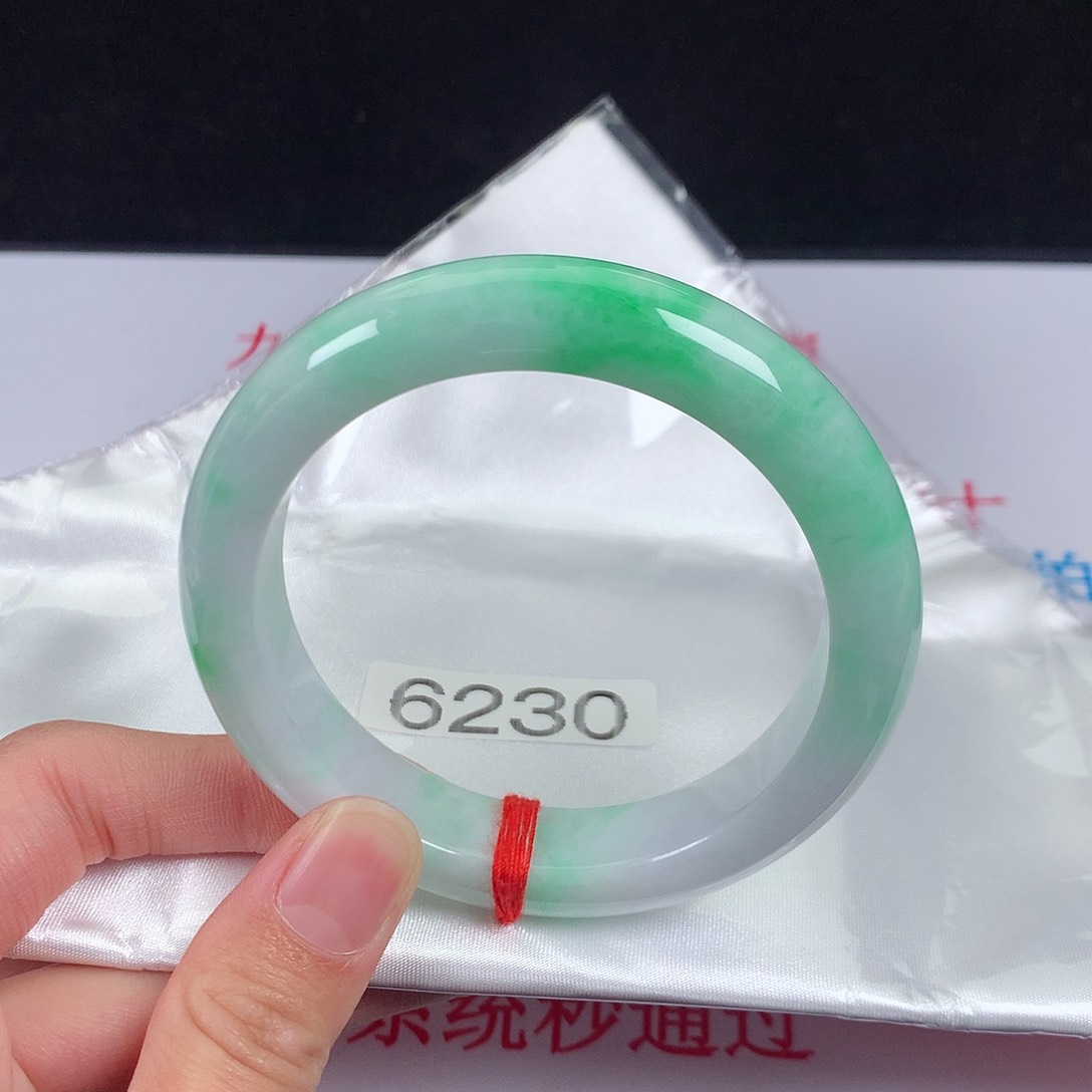 【闪购商品】翡翠手镯未镶嵌58.7圈口