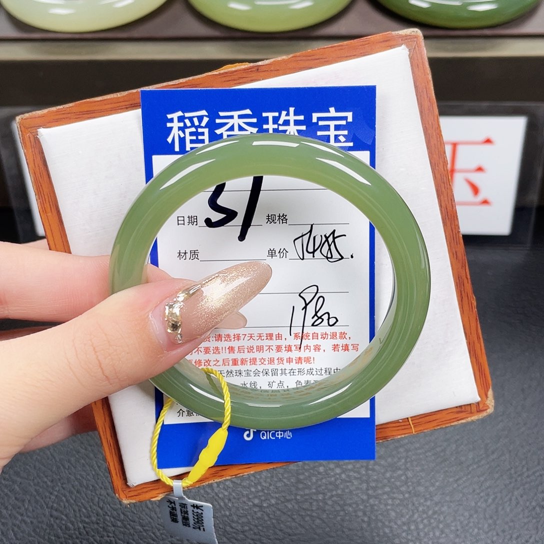 和田玉手镯未镶嵌