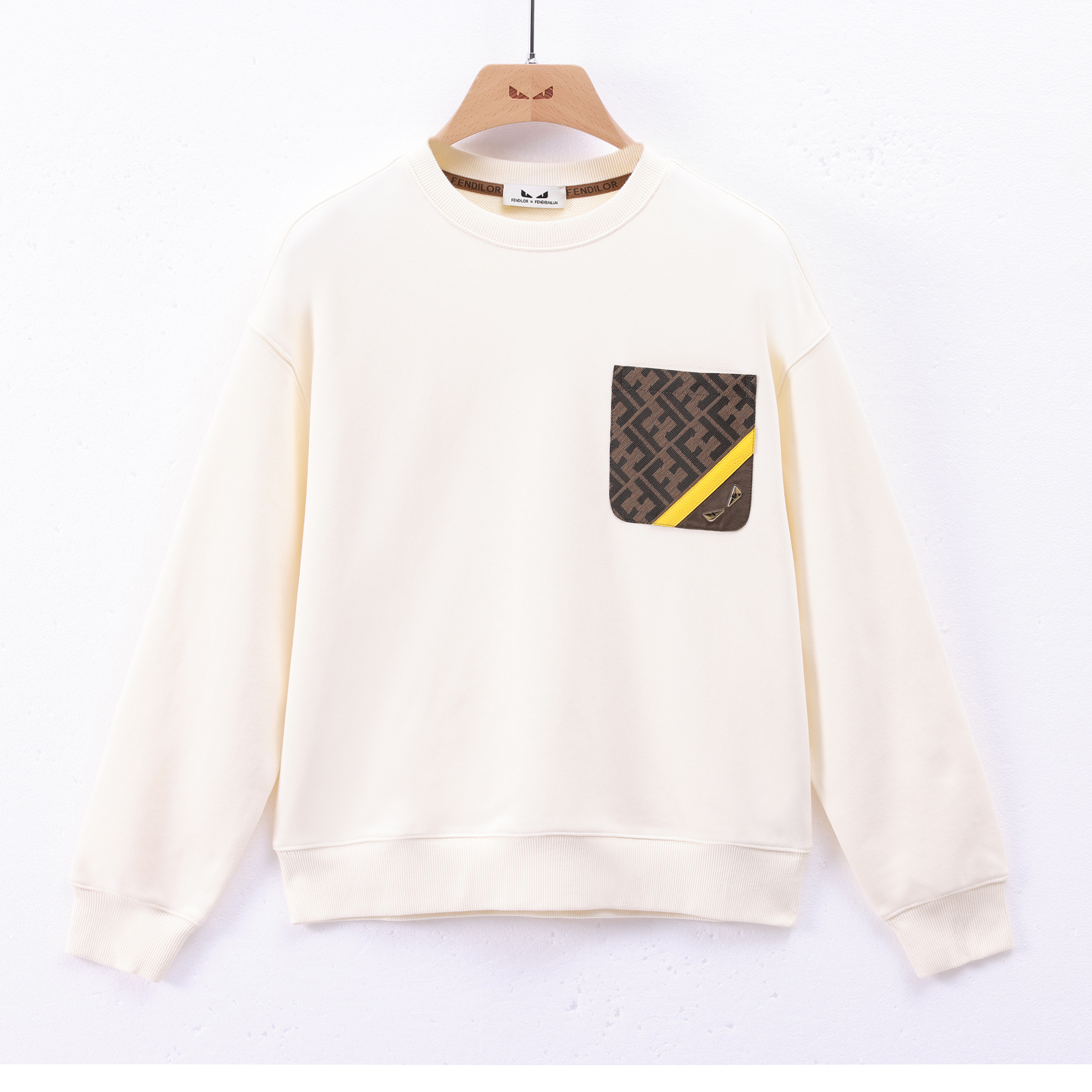 FENDILOR小怪兽25秋冬款女士卫衣D588F116211B