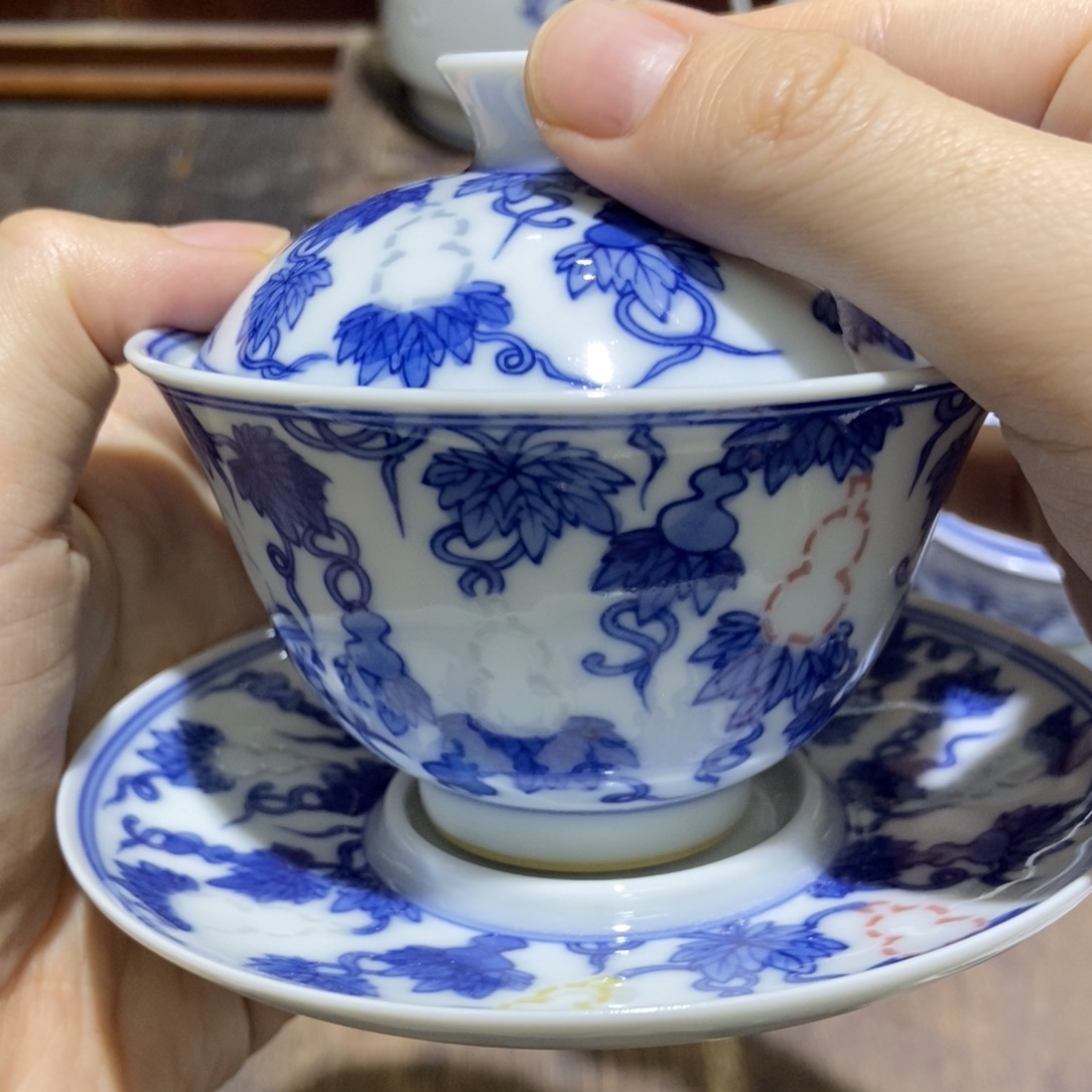 一***边陶瓷艺术品的制作