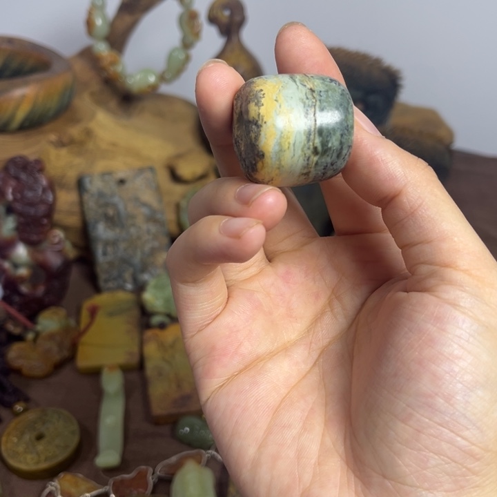 未镶嵌岫岩河磨玉（透闪石质玉）挂件