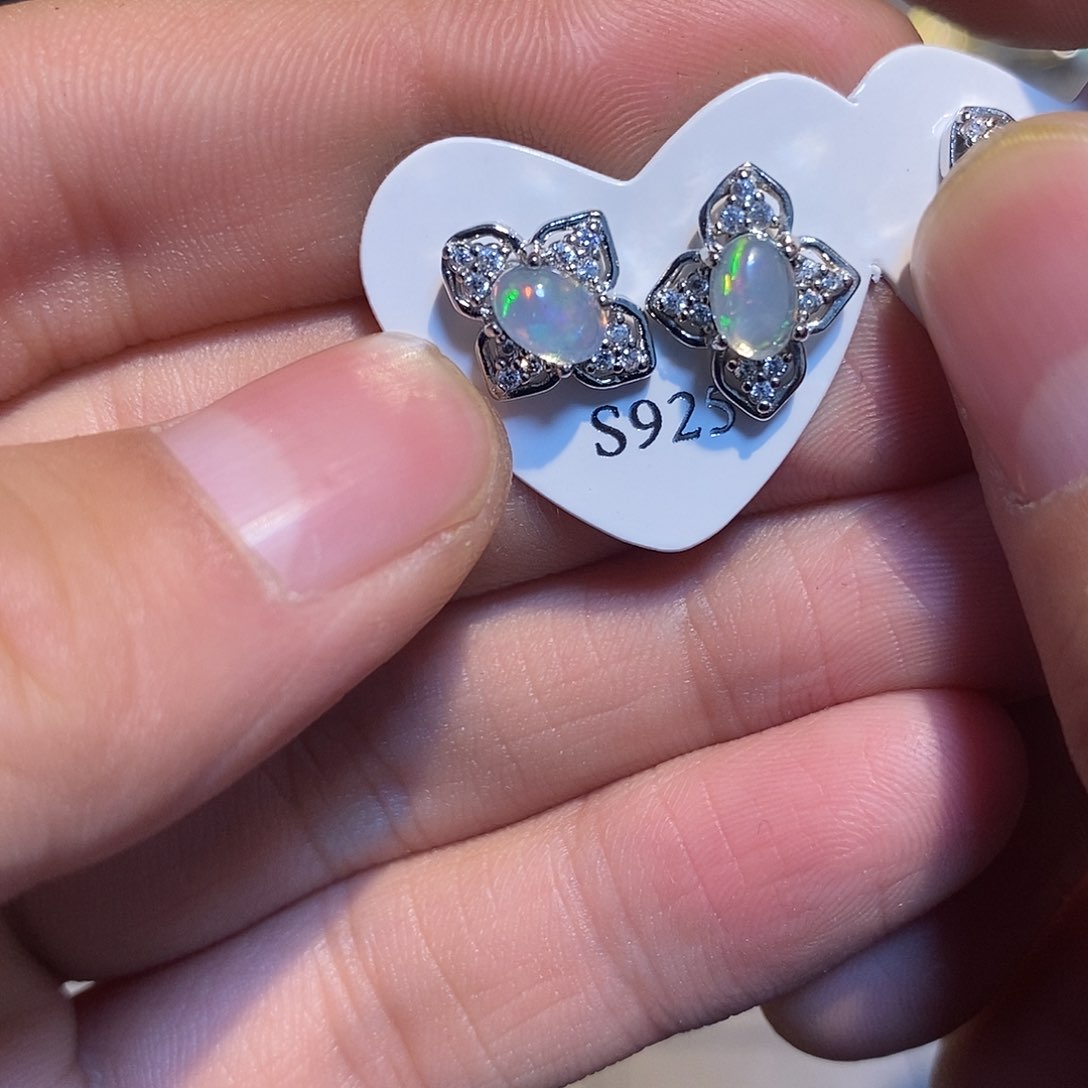 欧泊欧泊耳钉合金