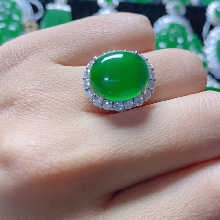 翡翠颈饰18K金镶嵌一****）              