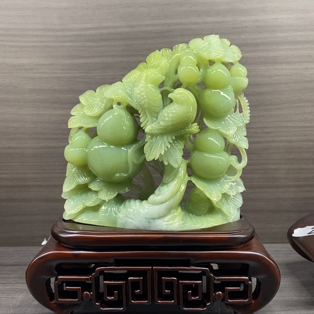 蛇纹石玉未镶嵌珠宝奇石