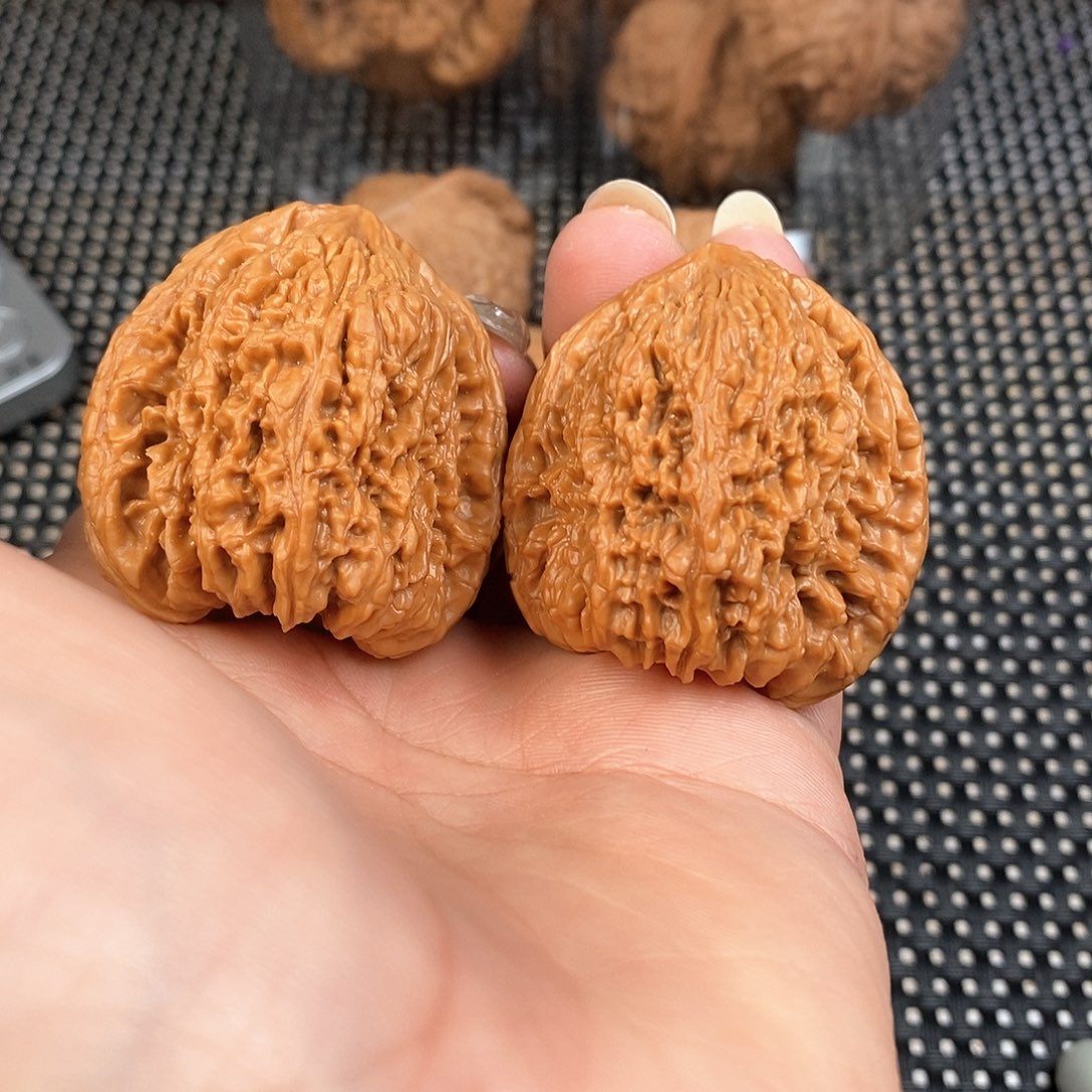 文玩核桃把件38尺高炮南疆石酒杯凹底全品