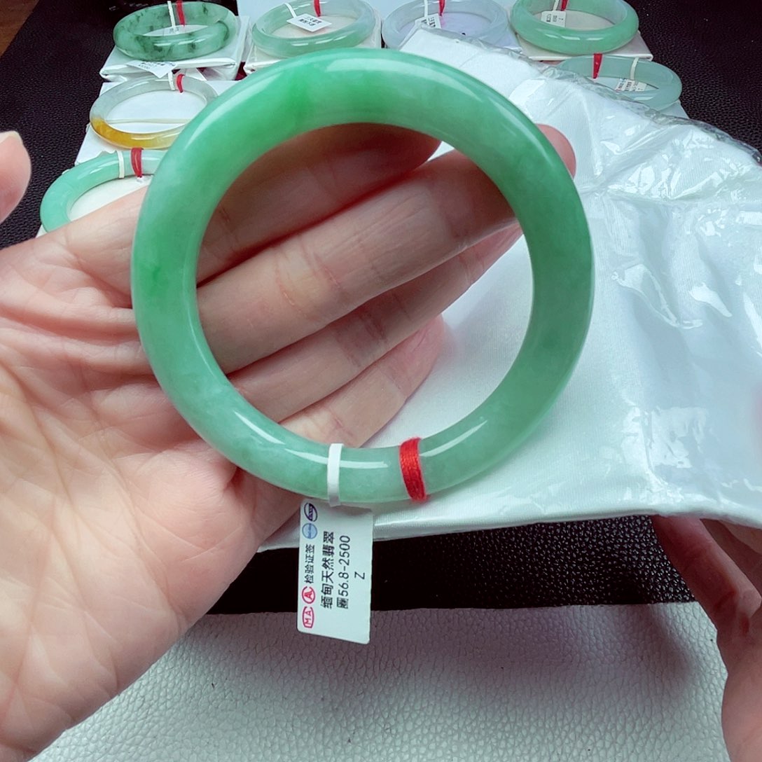 翡翠手镯未镶嵌摆*