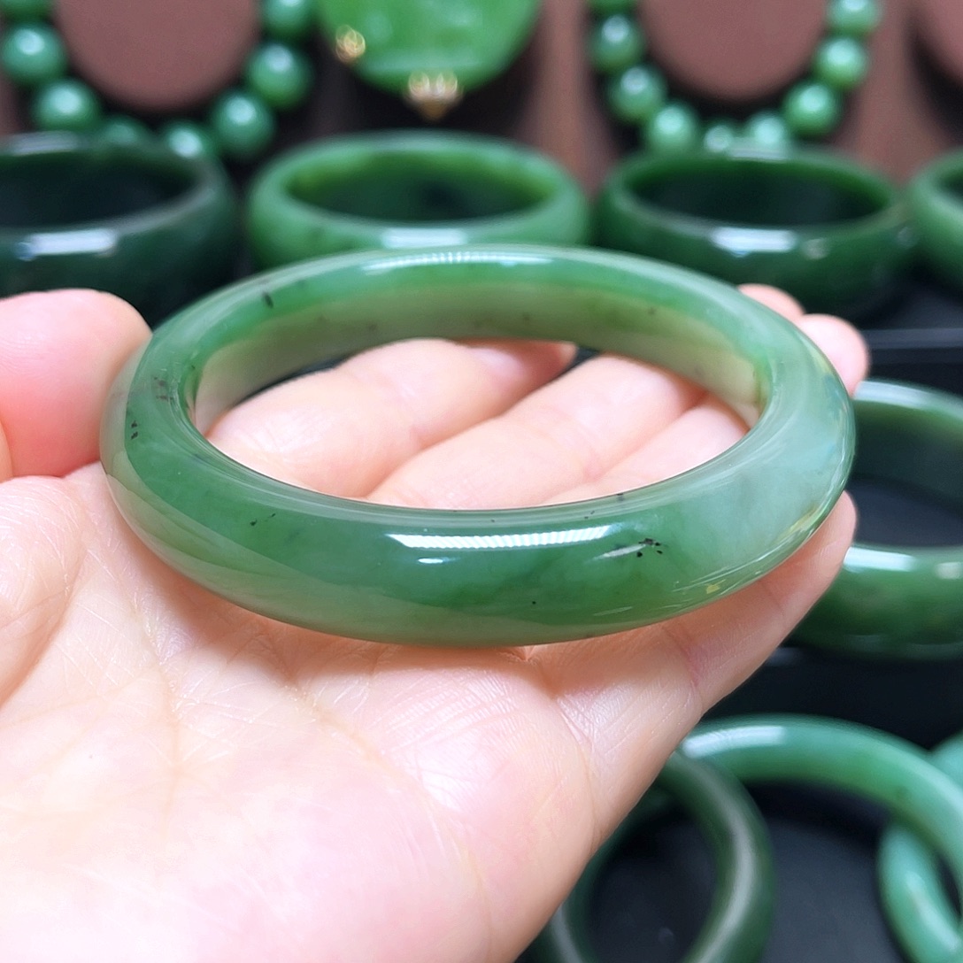 和田玉（碧玉）未镶嵌手镯