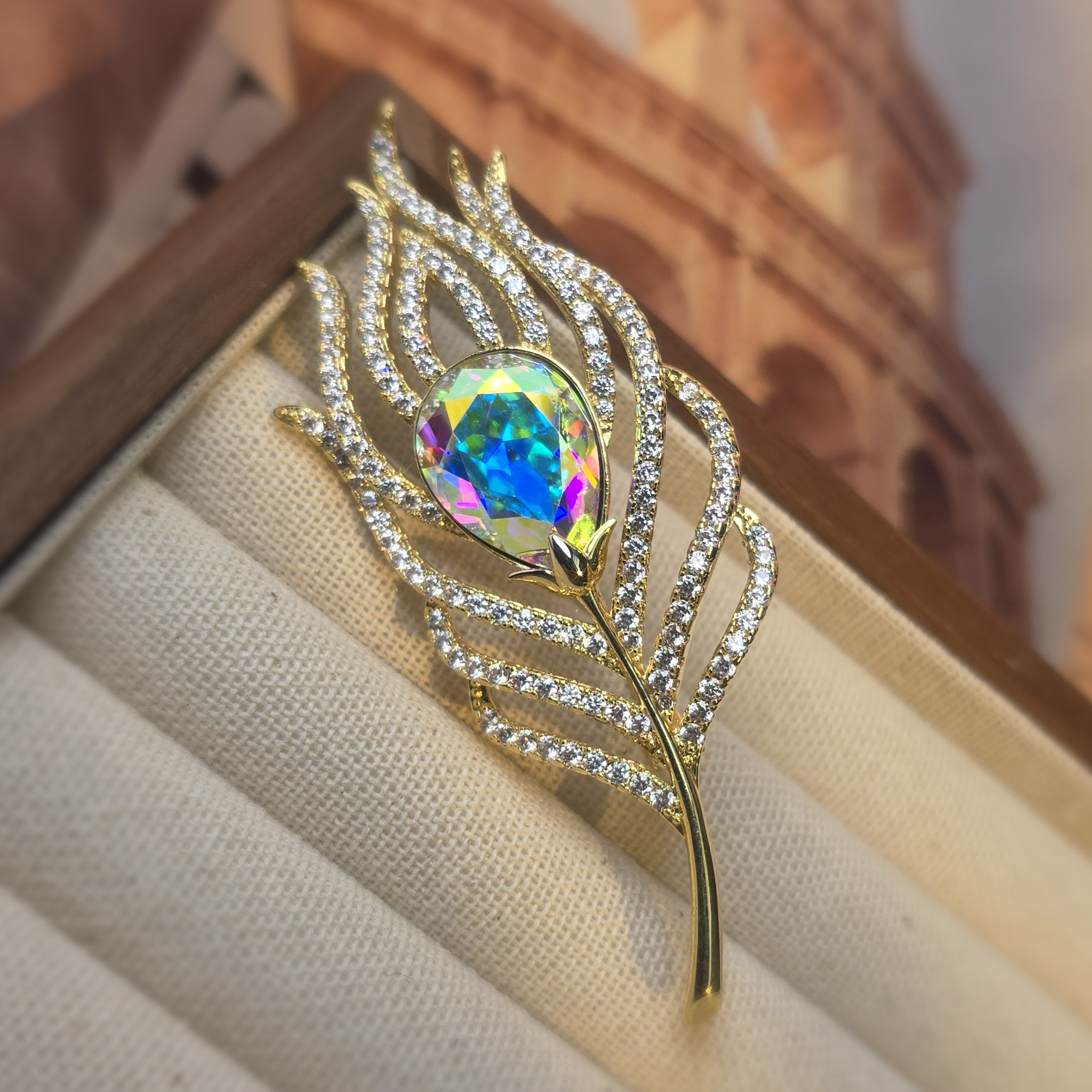 铜合金胸针 正品彩色奥地利水晶羽毛设计感 胸针西服毛衣配饰