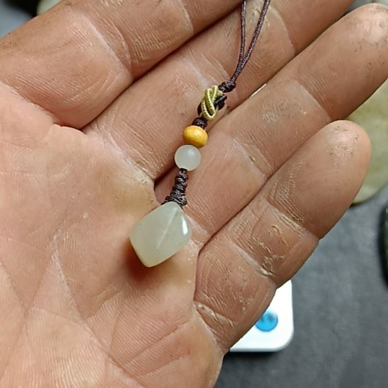 和田玉未镶嵌车挂