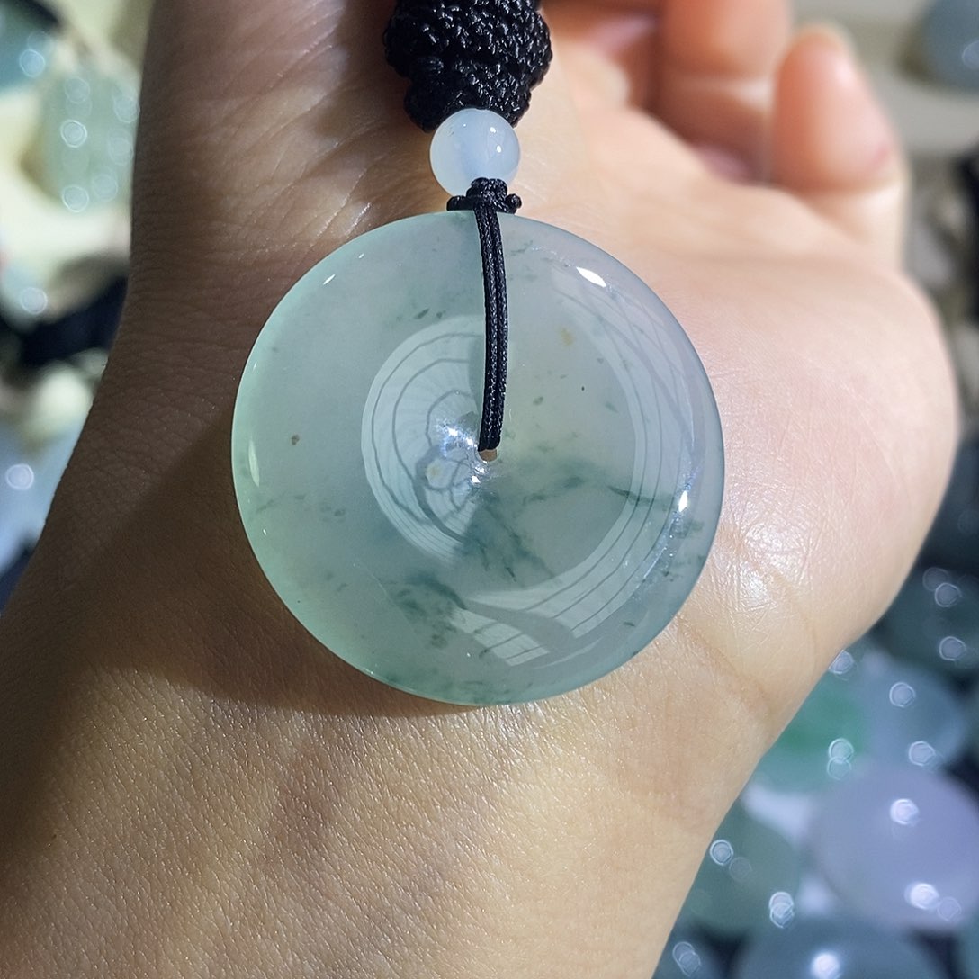 翡翠颈饰未镶嵌翡翠首饰