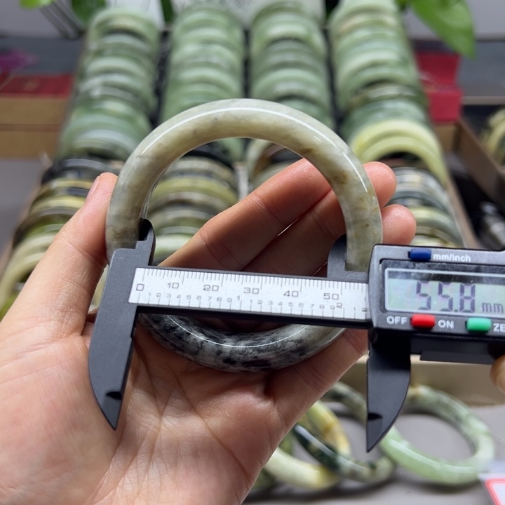 蛇纹石玉未镶嵌手镯22