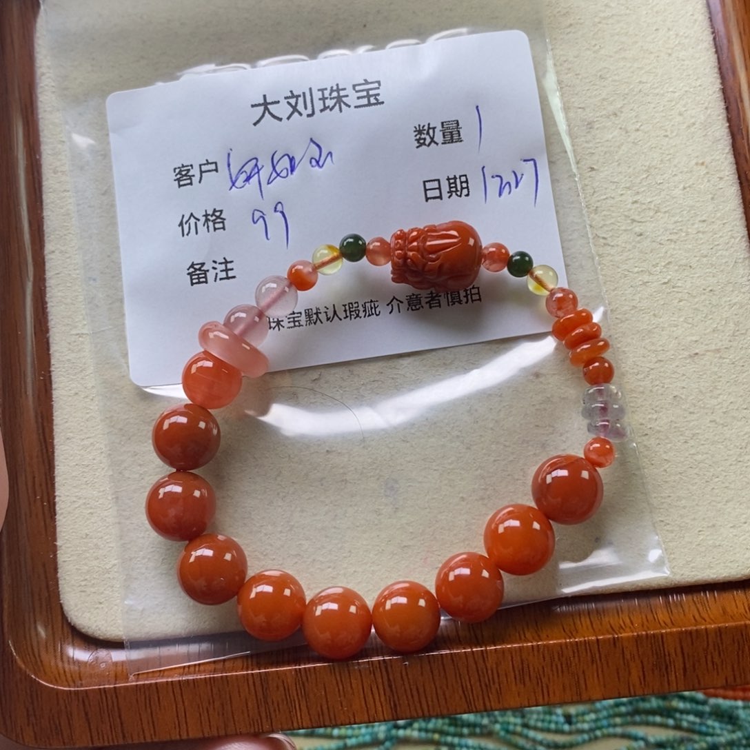 妍***玉南红玛瑙未镶嵌手链