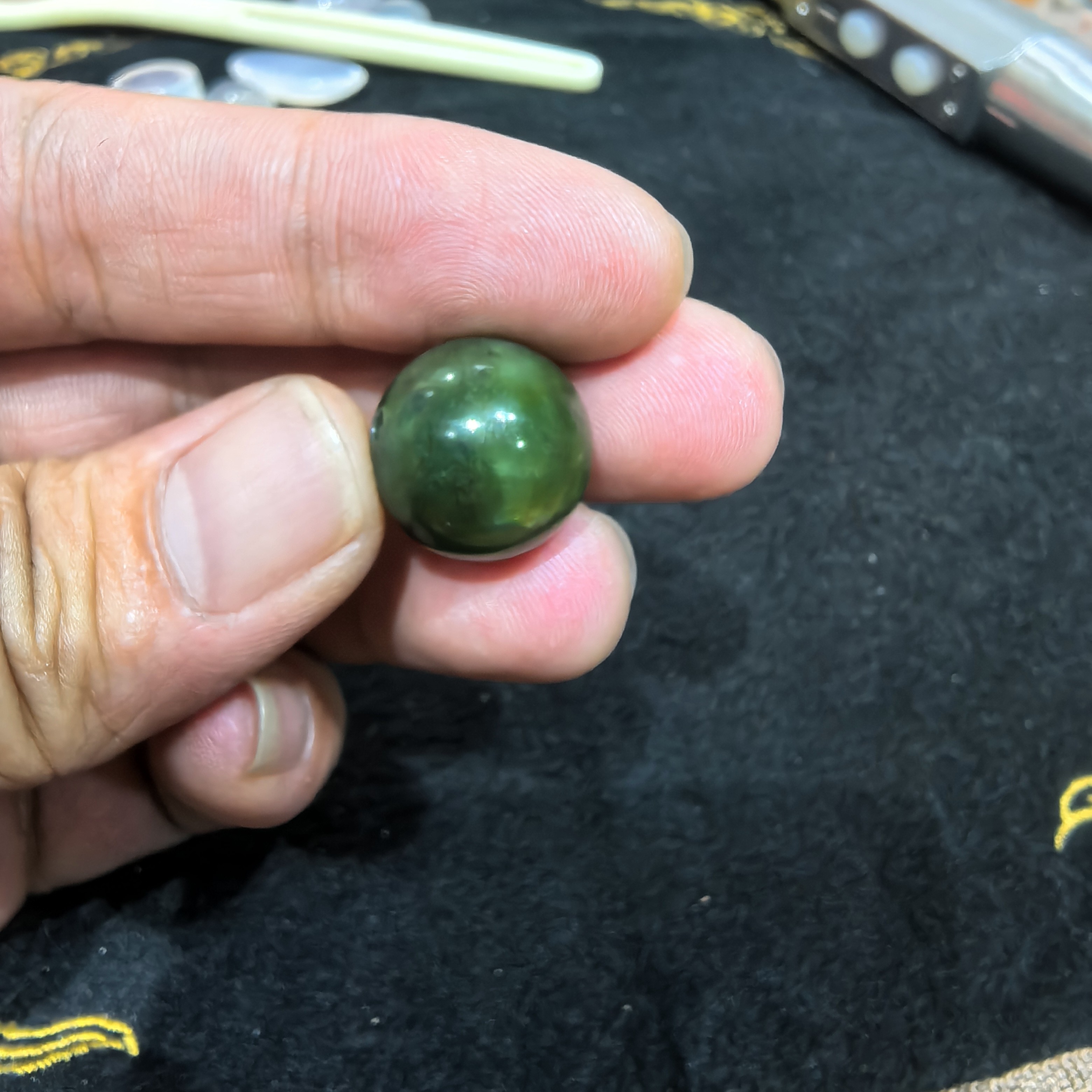 和田玉碧玉圆珠，有黑点，微棉