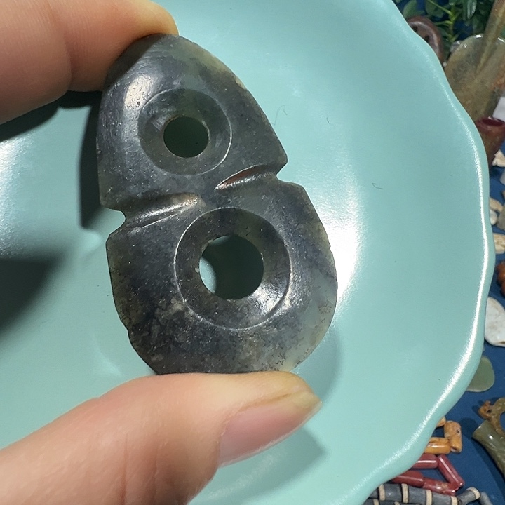 透闪石质玉未镶嵌挂件