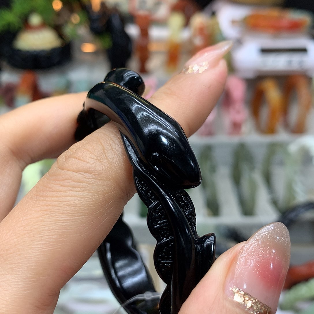 蛇纹石玉未镶嵌手镯风***?