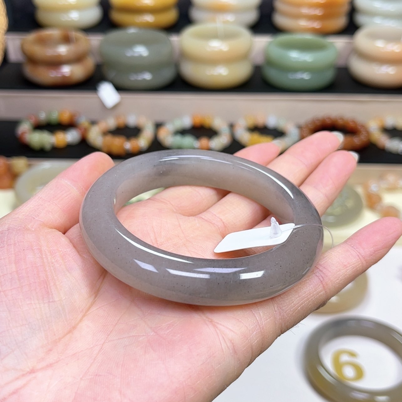 【闪购商品】石英质玉手镯未镶嵌君