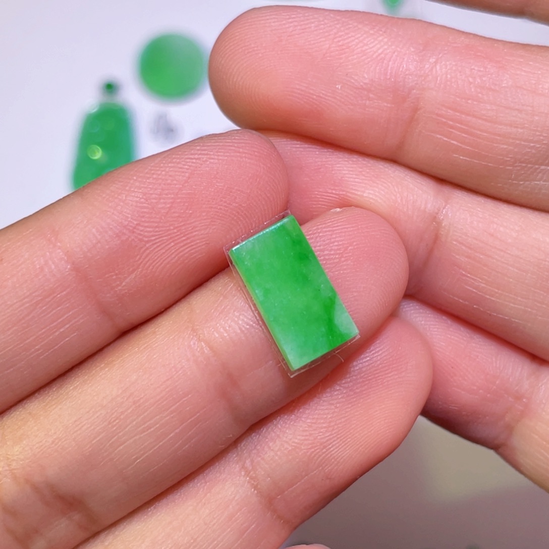 翡翠未镶嵌颈饰裸石