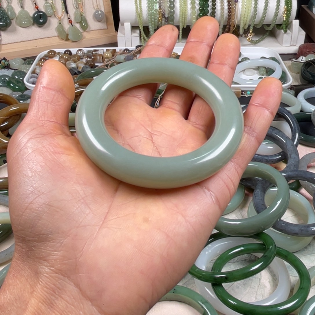 ****&和田玉未镶嵌手镯