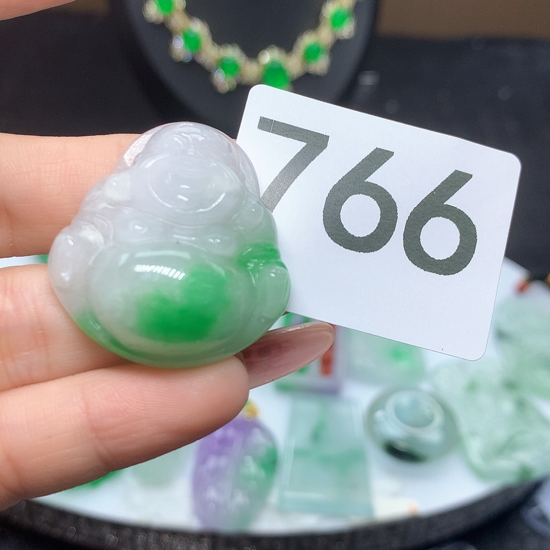 翡翠吊坠(赠链)未镶嵌