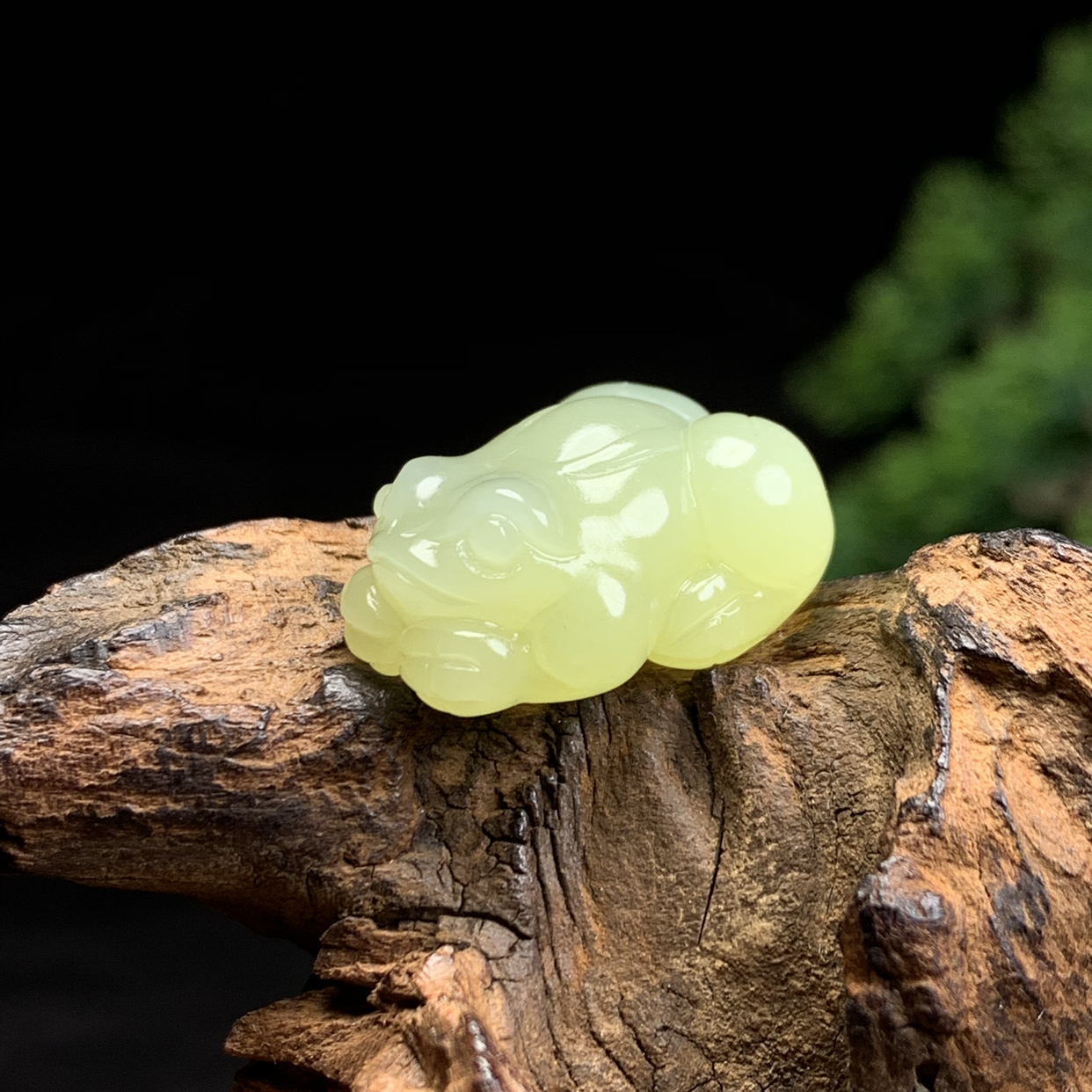 天然新疆和田玉黄口料青蛙吊坠尺寸25*18*12重量10克