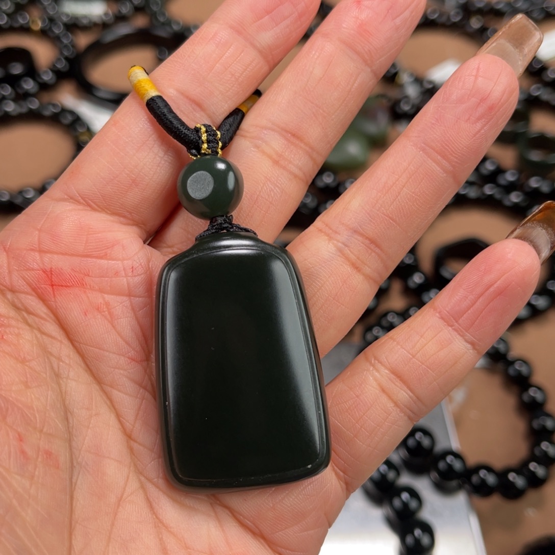 大***学和田玉未镶嵌手串