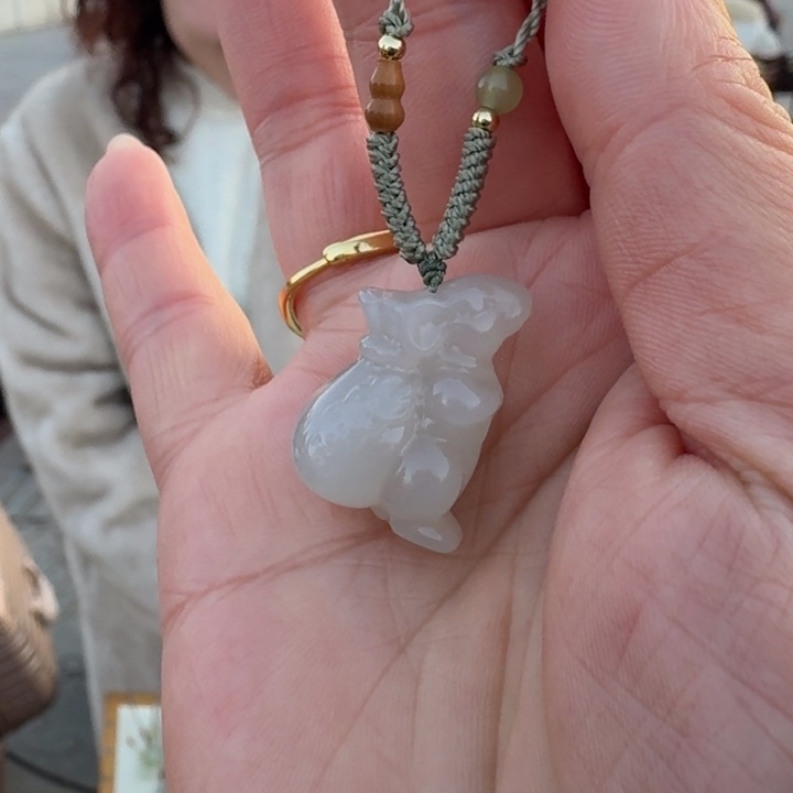 和田玉未镶嵌颈饰菲