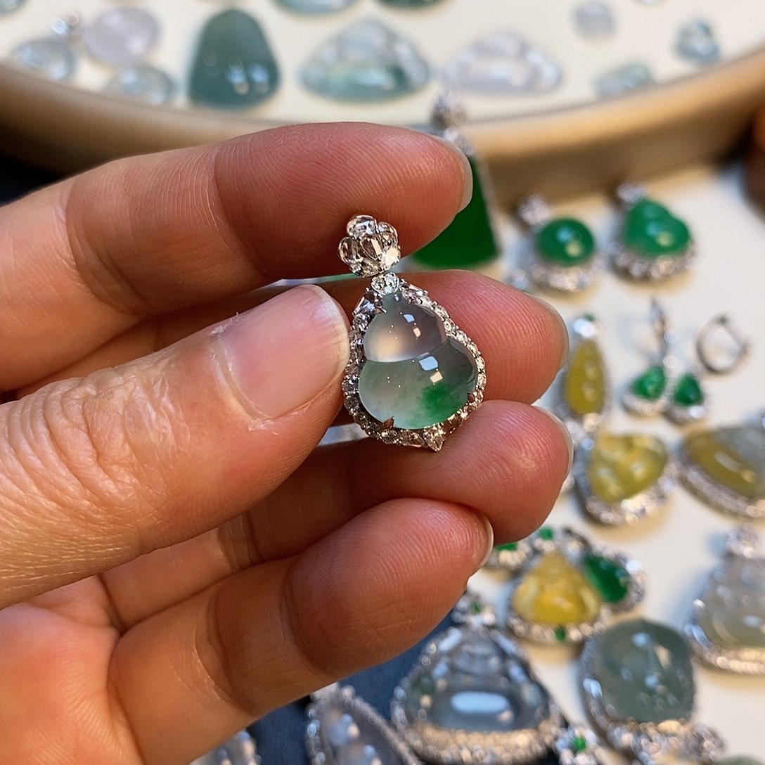 翡翠颈饰18K金镶嵌葫芦