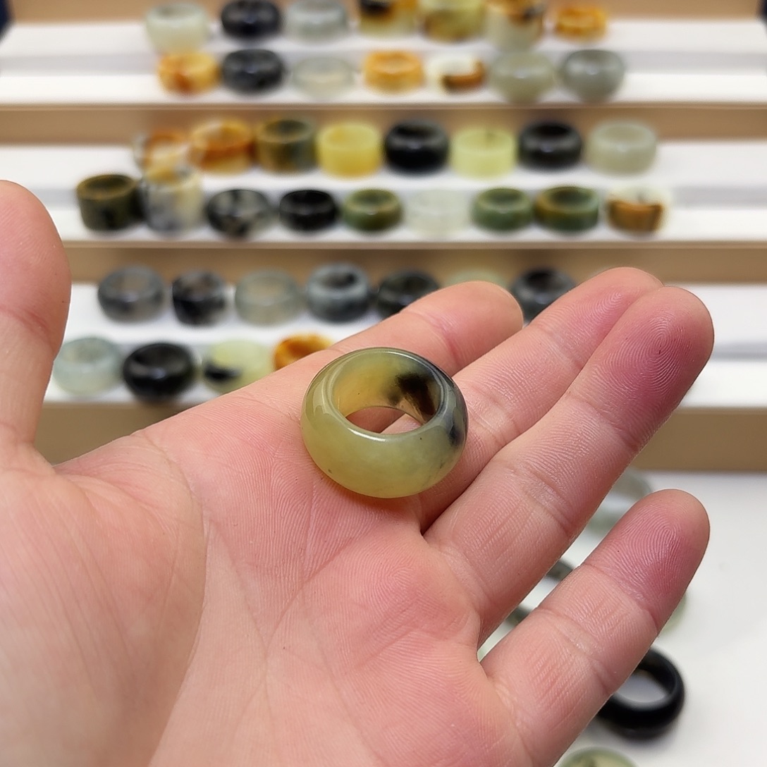 蛇纹石玉未镶嵌戒指