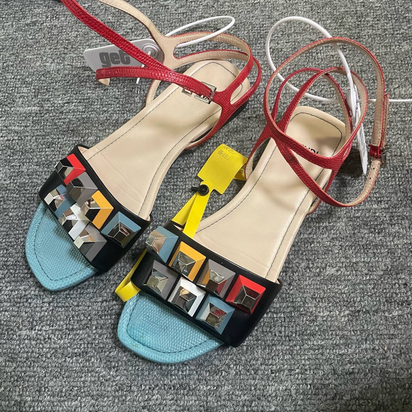 95新 FENDI/芬迪 彩色一字带凉鞋  36码/12284