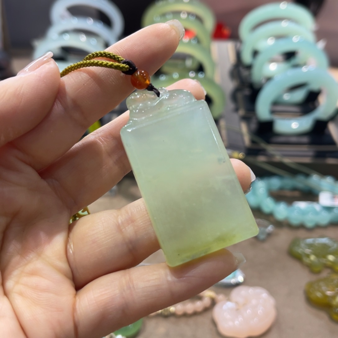 蛇纹石玉手镯未镶嵌手镯