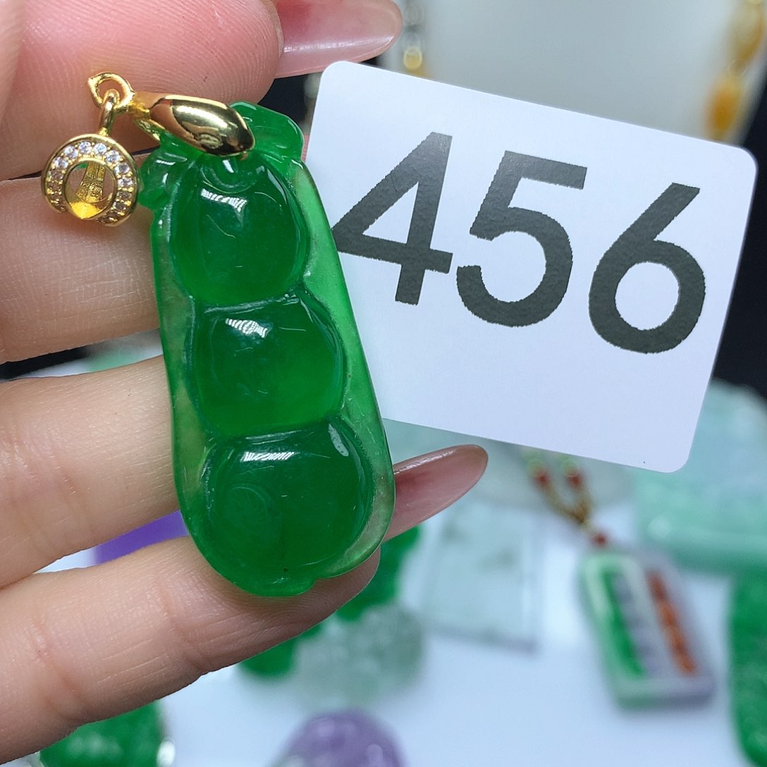 翡翠吊坠(赠链)未镶嵌