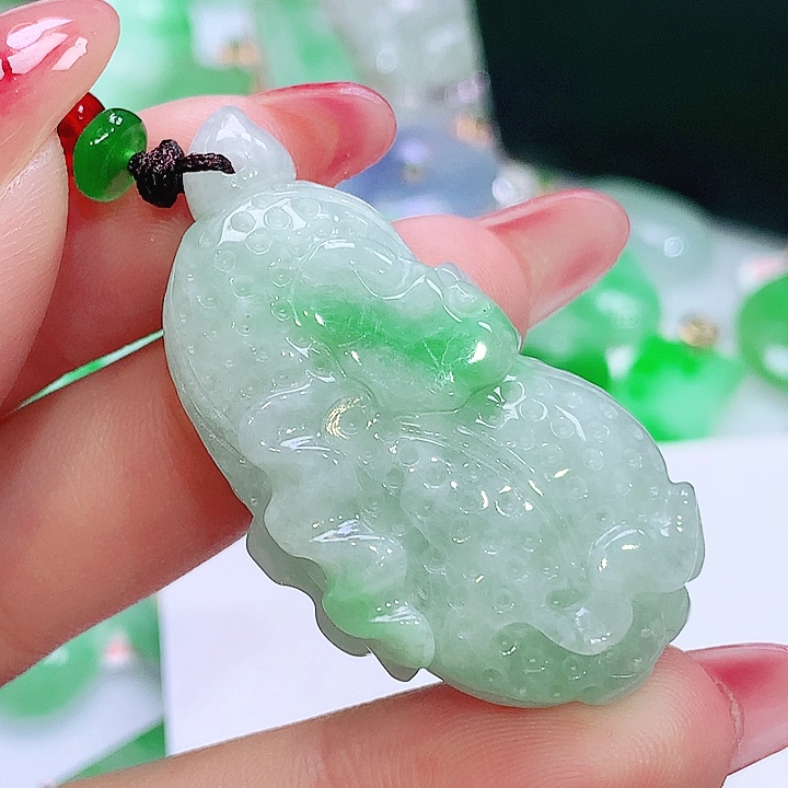 翡翠未镶嵌颈饰翡翠多样性发其一