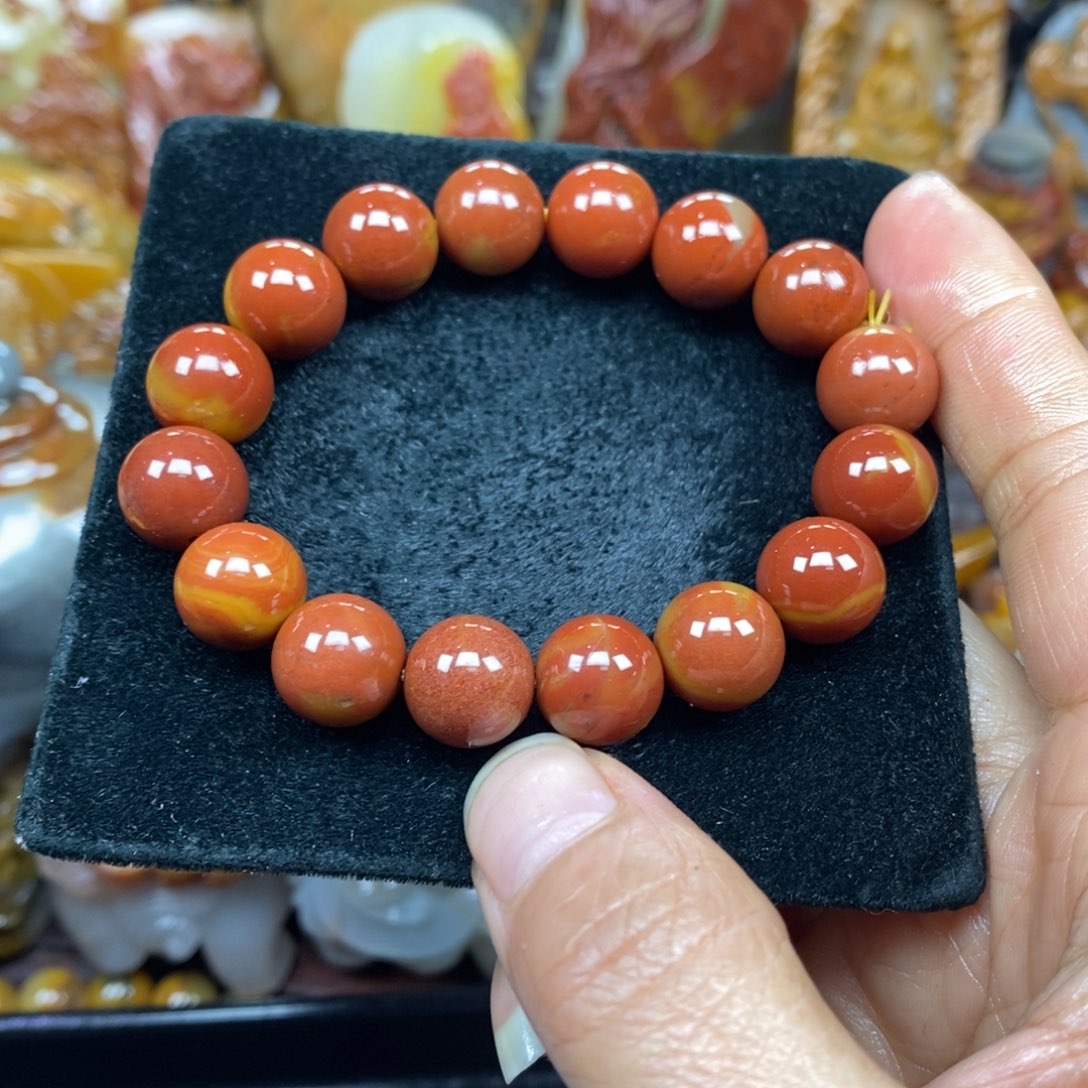 未镶嵌石英质玉（黄龙玉）颈饰