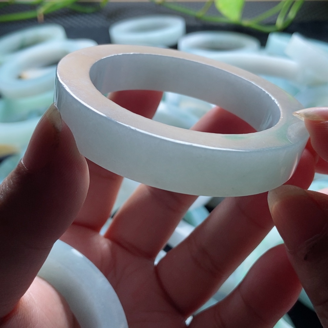 未镶嵌手镯定制翡翠笨***?