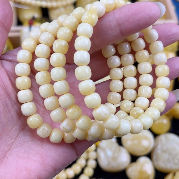 琥珀珠宝奇石未镶嵌琥珀，多样性发其一