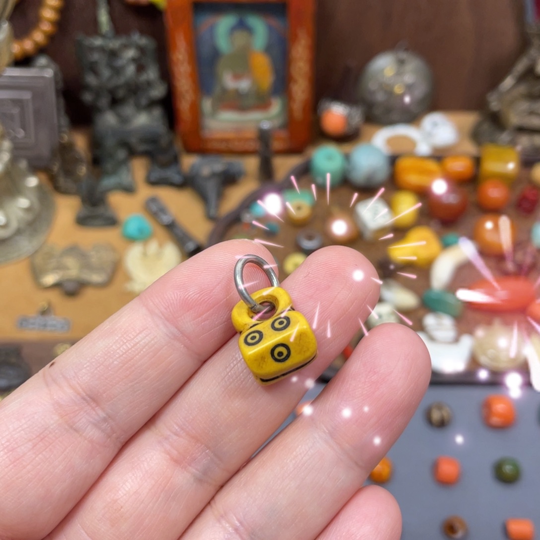 玻璃颈饰13号、高1.6cm