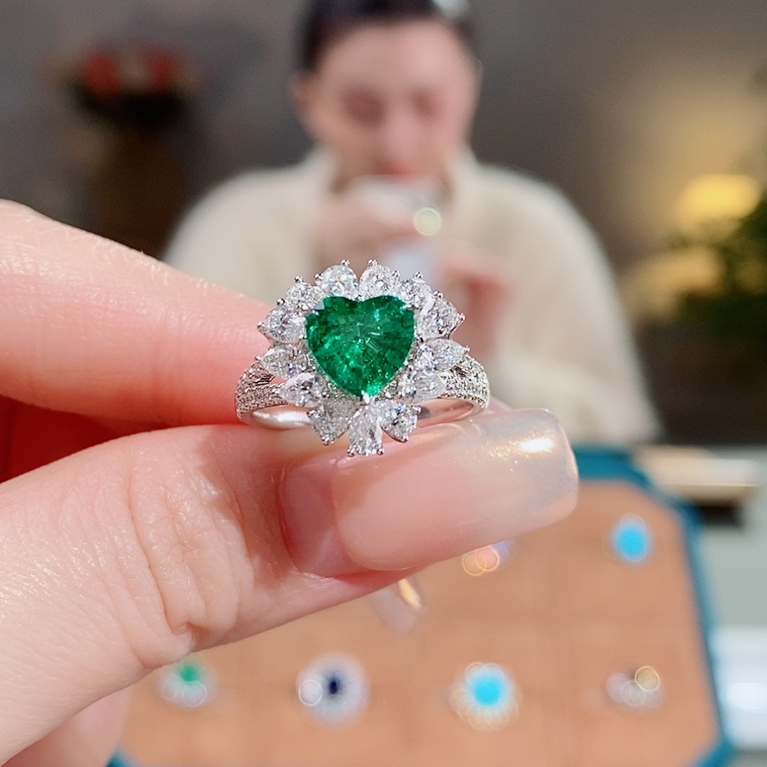 祖母绿戒指18K金镶嵌1.161ct