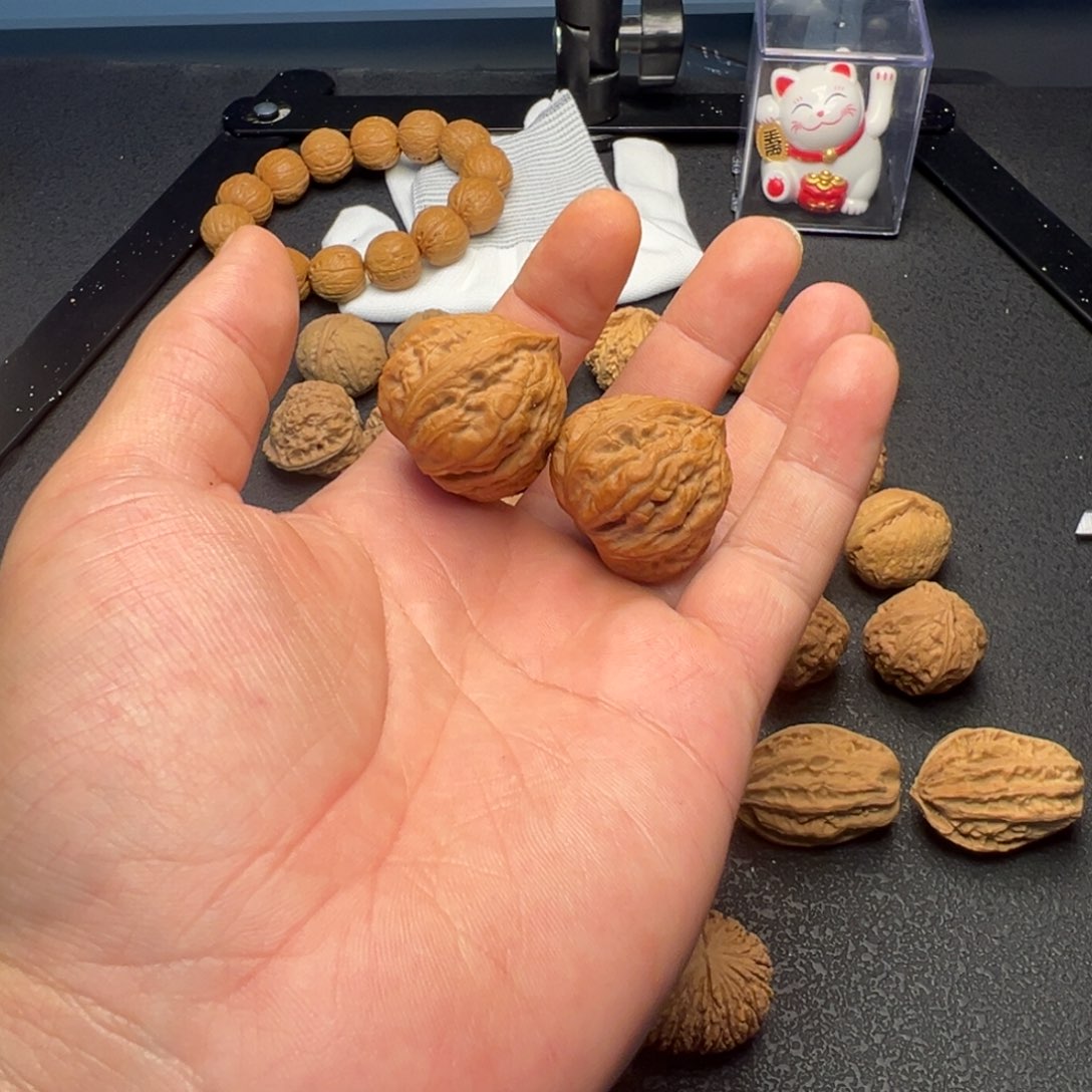 Y***。把件文玩核桃四方蝉