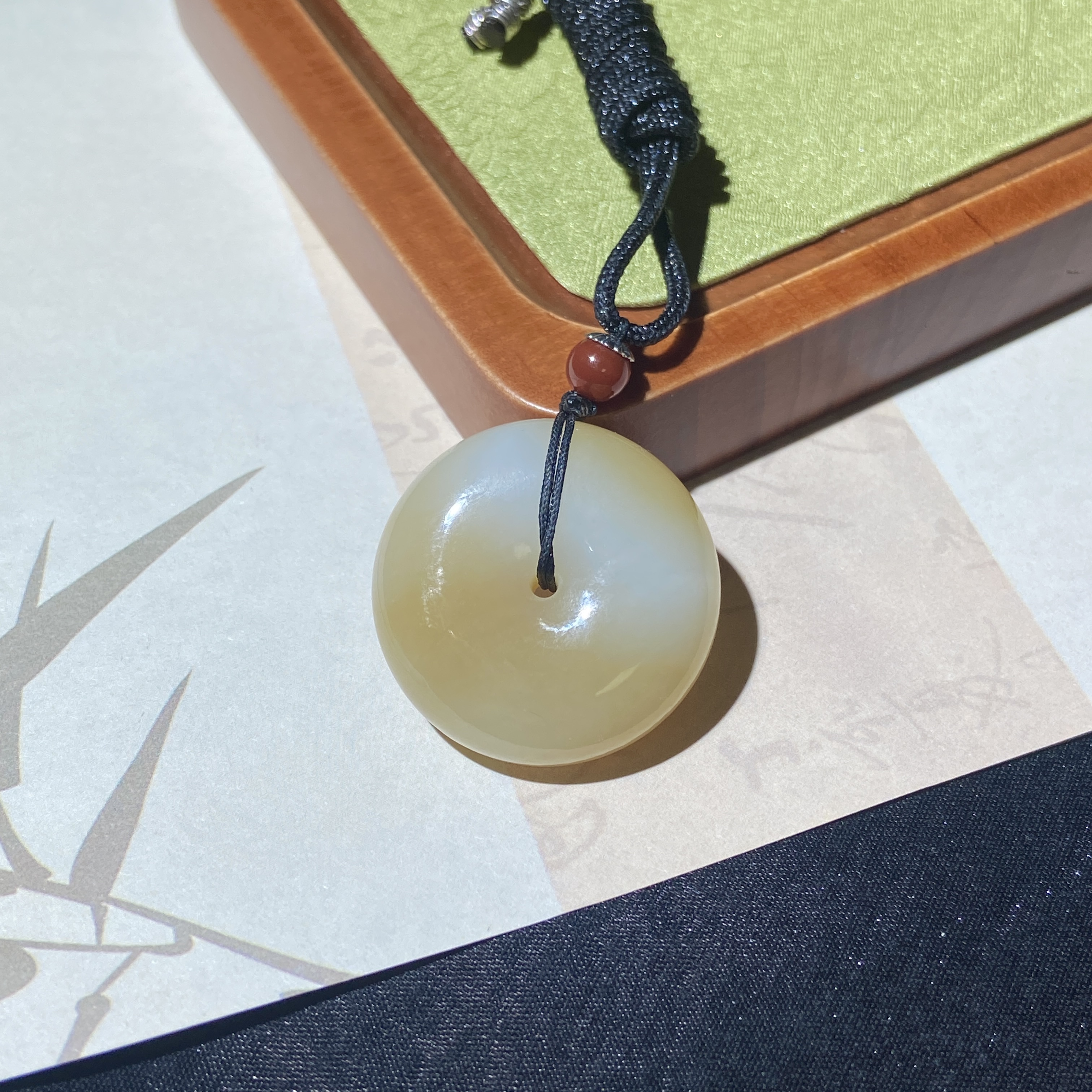 DZ122 和田玉糖料平安扣吊坠约卡32.5*12.5mm