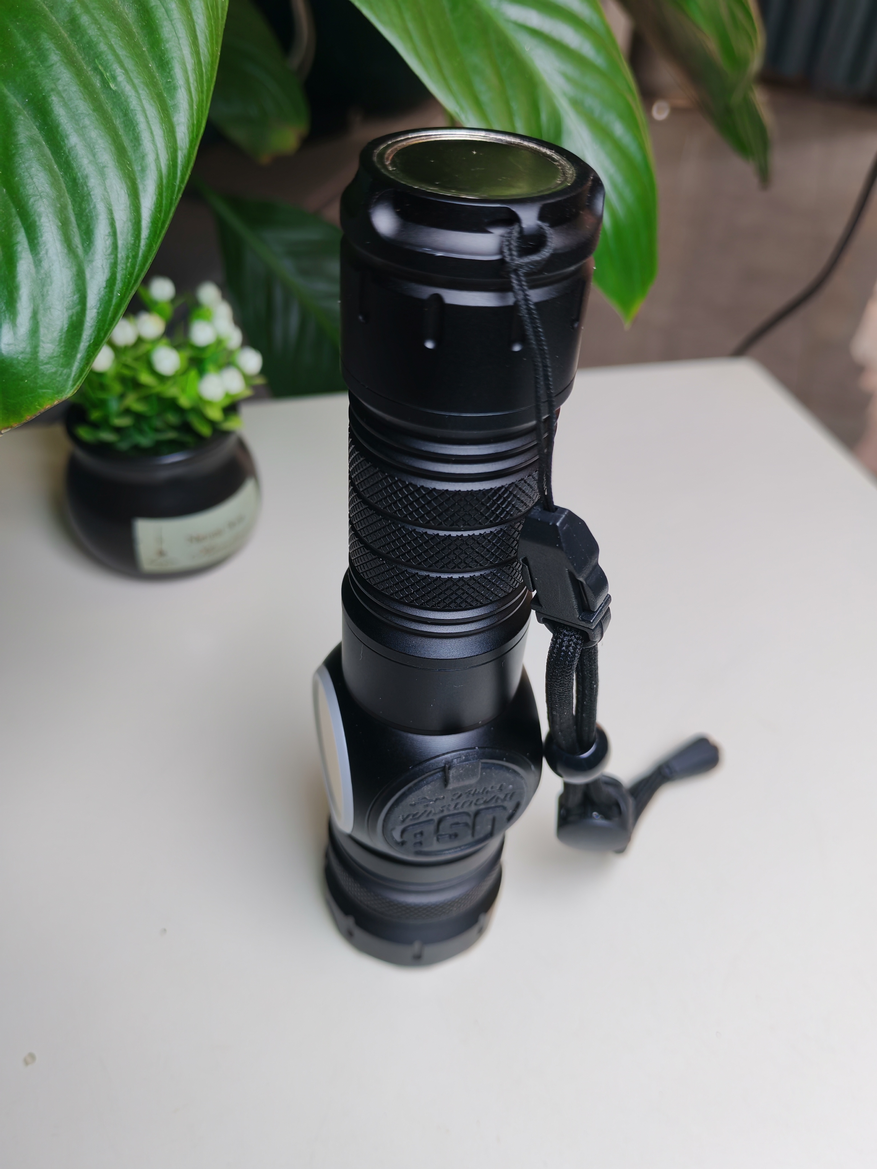 多功能户外手电筒充电尾部带磁铁