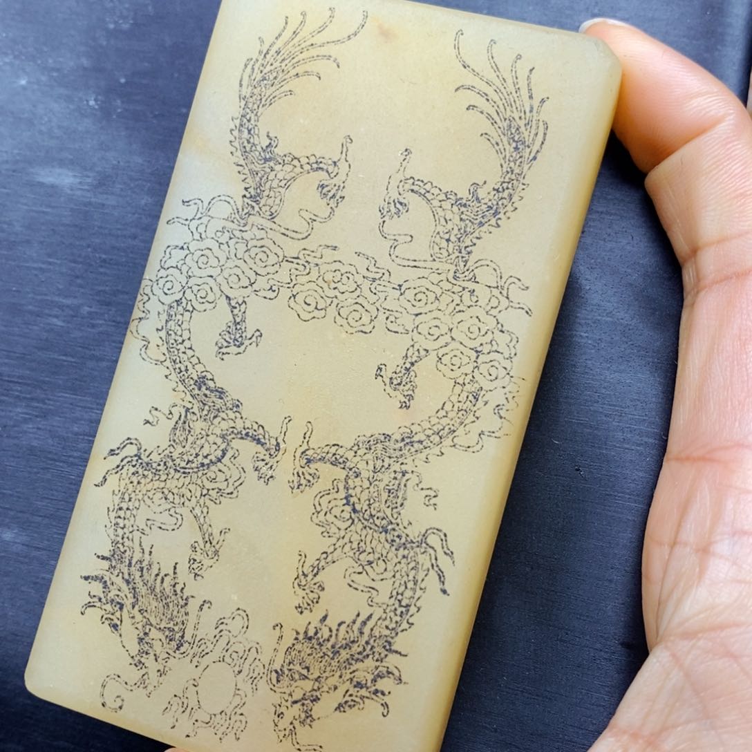 石英质玉（黄龙玉）颈饰未镶嵌