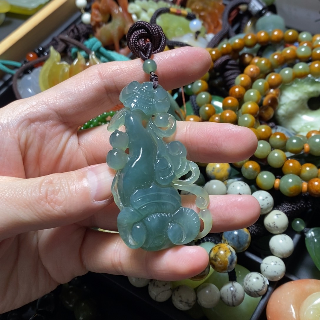 蛇纹石玉未镶嵌颈饰